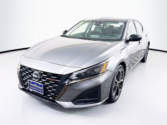 Used 2024 Nissan Altima 2.5 SR image 3