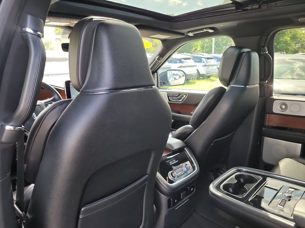 Used 2020 Lincoln Navigator L Reserve w/ Luxury Package RWD image 11
