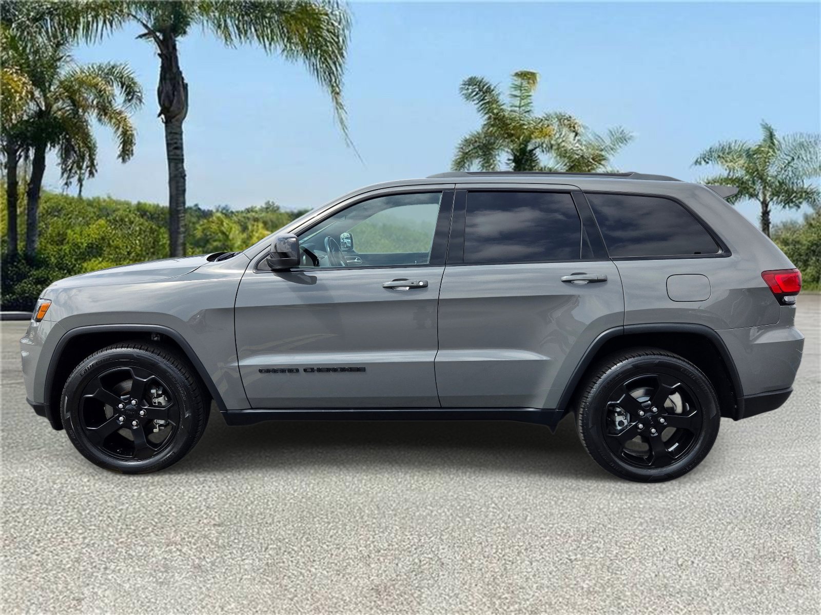 Used 2021 Jeep Grand Cherokee Freedom Edition RWD image 2