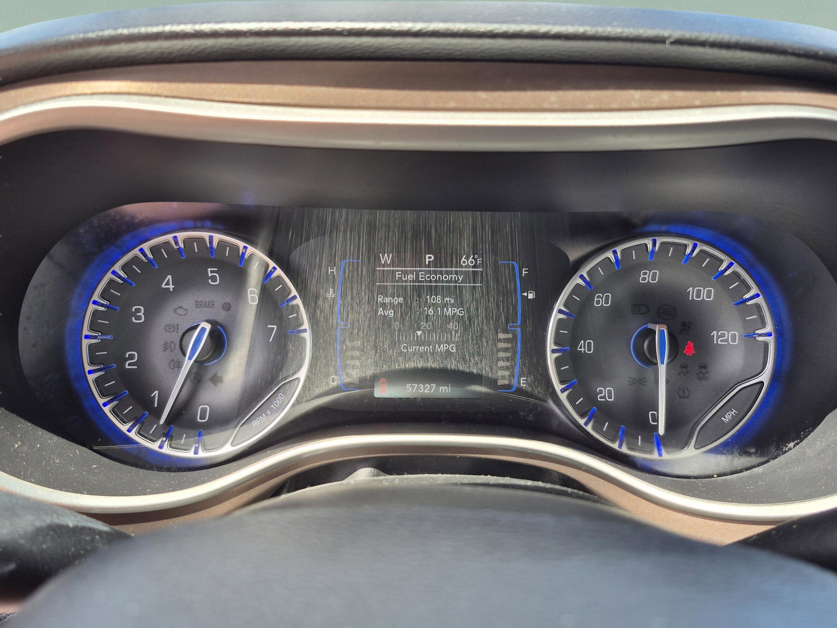 Used 2018 Chrysler Pacifica L image 31