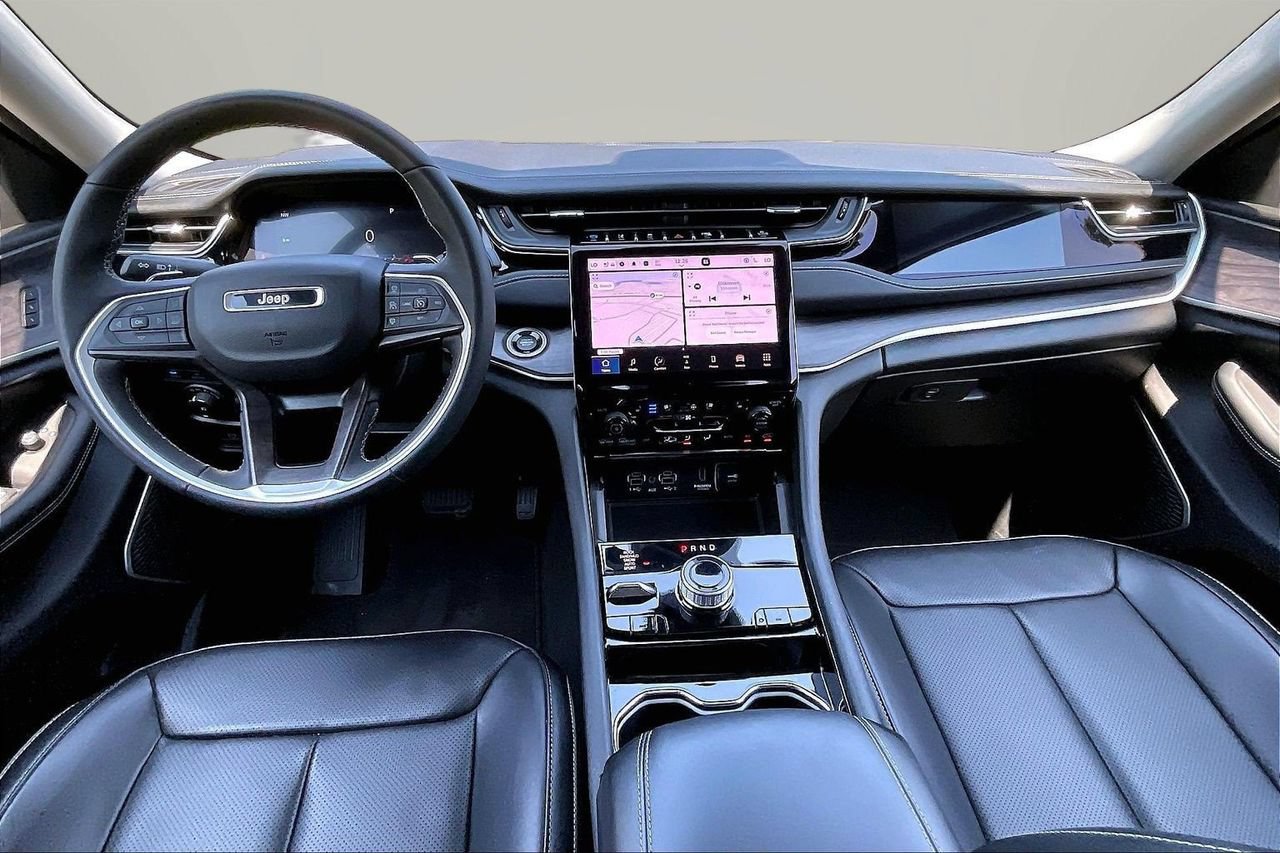 Used 2023 Jeep Grand Cherokee 4WD 4xe w/ Luxury Tech Group II image 15