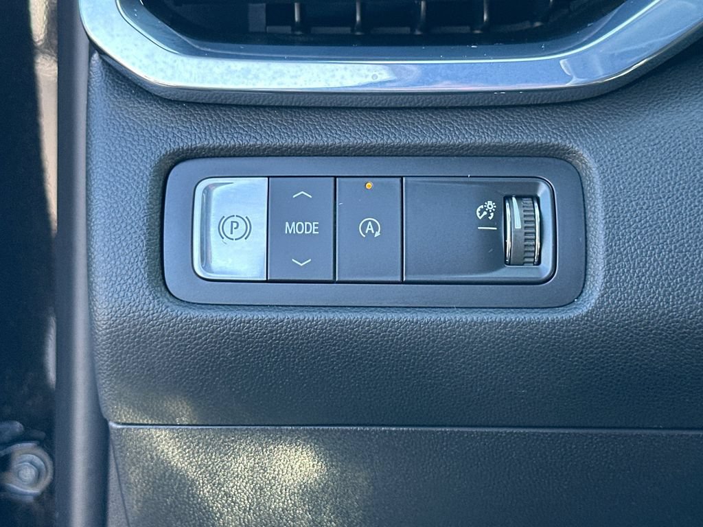 Used 2026 GMC Acadia Elevation w/ Elevation Premium Package FWD image 10