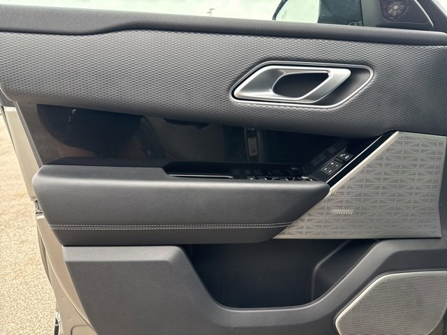 Used 2019 Land Rover Range Rover Velar R-Dynamic SE image 12