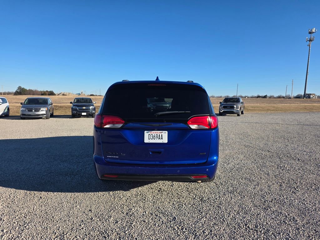 Used 2020 Chrysler Pacifica Touring-L w/ Advanced Safetytec Group image 5