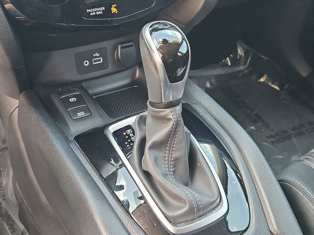 Used 2019 Nissan Rogue SV w/ Premium Package image 32