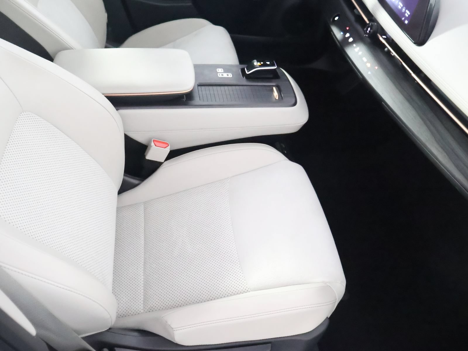 Used 2023 Nissan Ariya AWD image 49