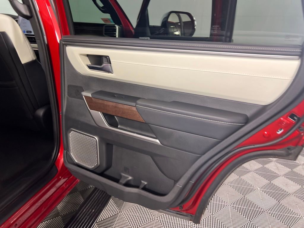 Used 2025 Toyota Sequoia Capstone image 29