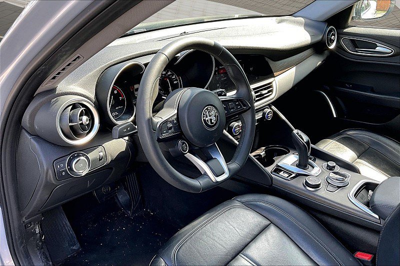 Used 2021 Alfa Romeo Giulia Ti RWD image 10