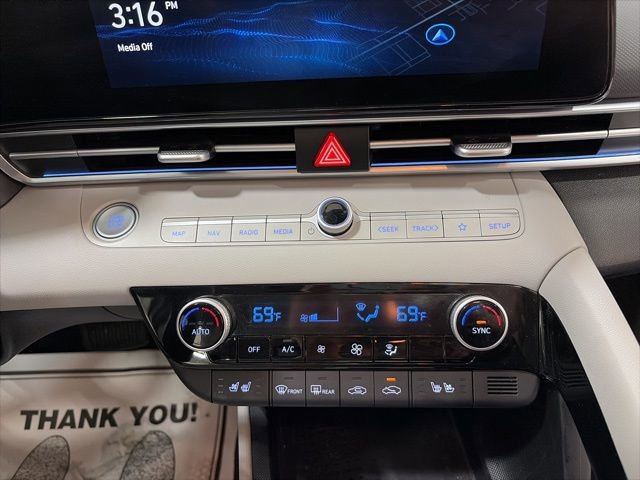 Used 2023 Hyundai Elantra Limited image 11