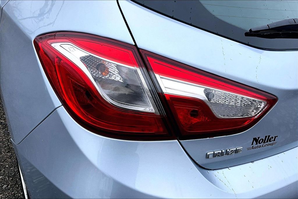 Used 2017 Chevrolet Cruze LT w/ Convenience Package image 30