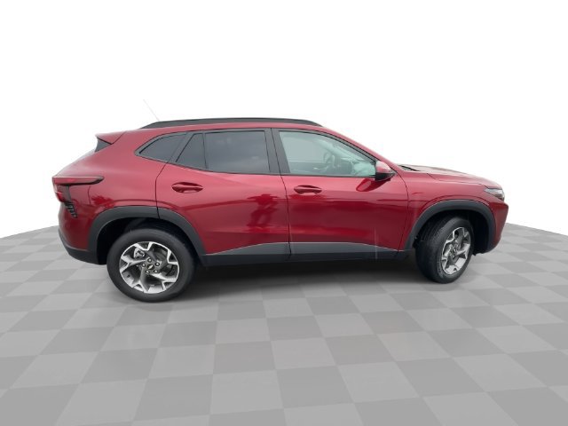 Used 2025 Chevrolet Trax LT FWD image 9