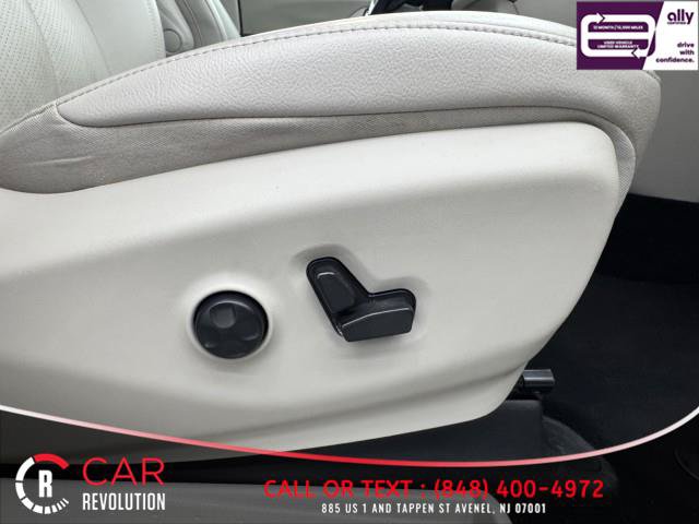 Used 2021 Chrysler Pacifica Touring-L FWD image 68