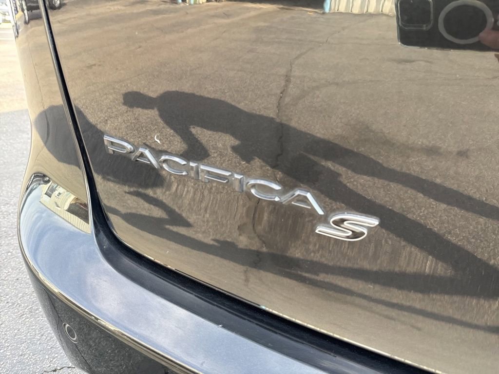 Used 2018 Chrysler Pacifica Touring Plus w/ S Appearance Package FWD image 5