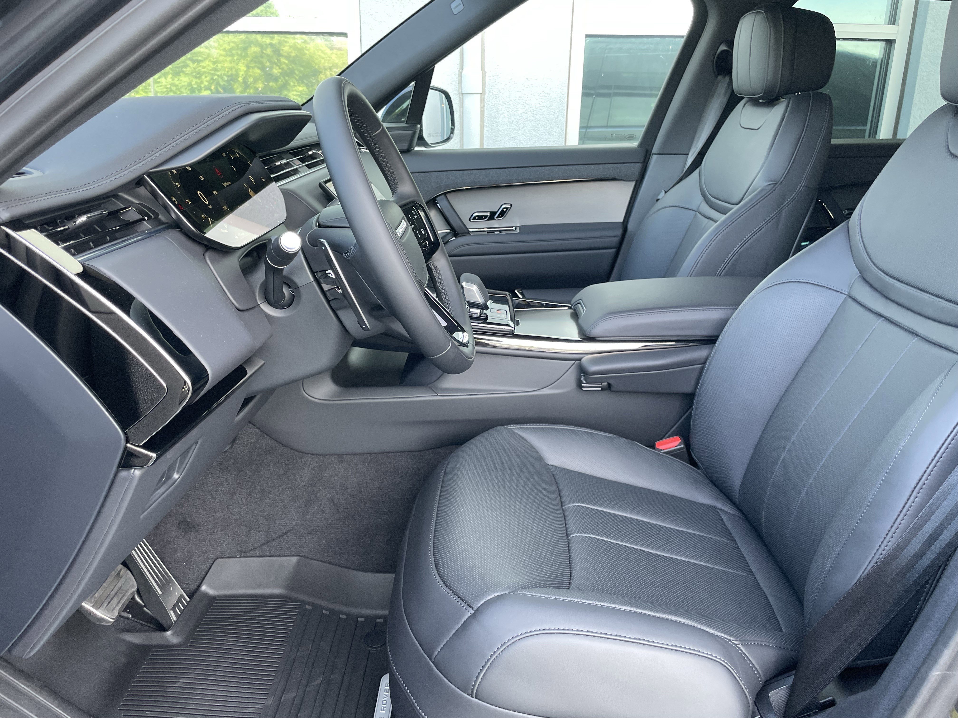 New 2025 Land Rover Range Rover Sport Dynamic SE image 14