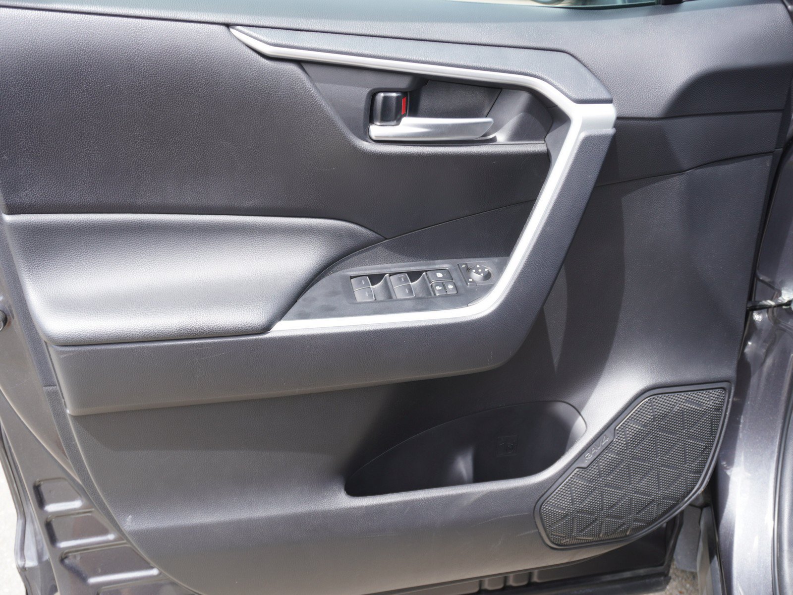 Used 2025 Toyota RAV4 XLE AWD/4WD image 18