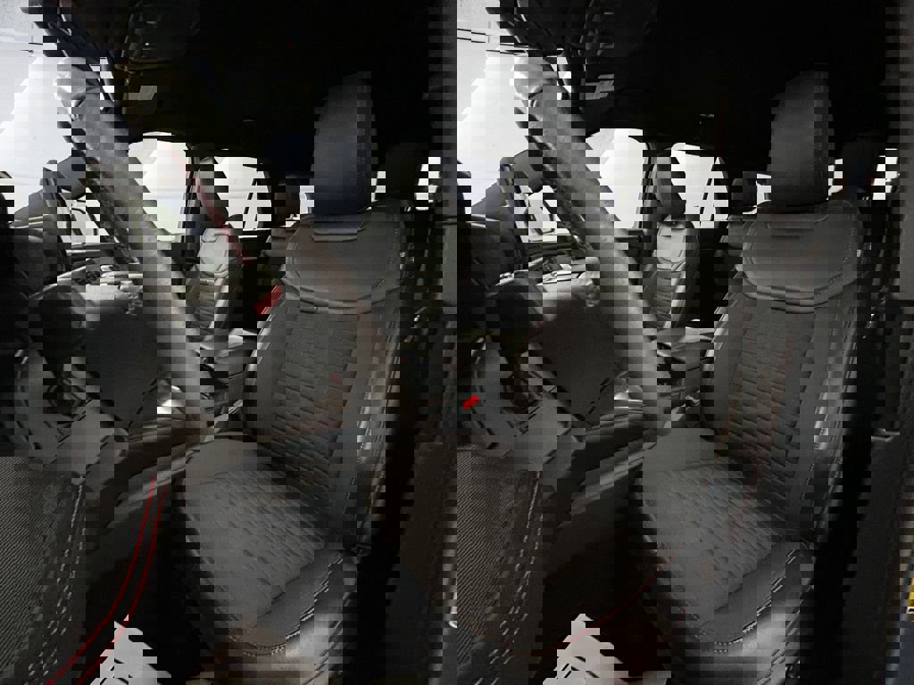 Used 2025 Ford Explorer ST-Line image 8