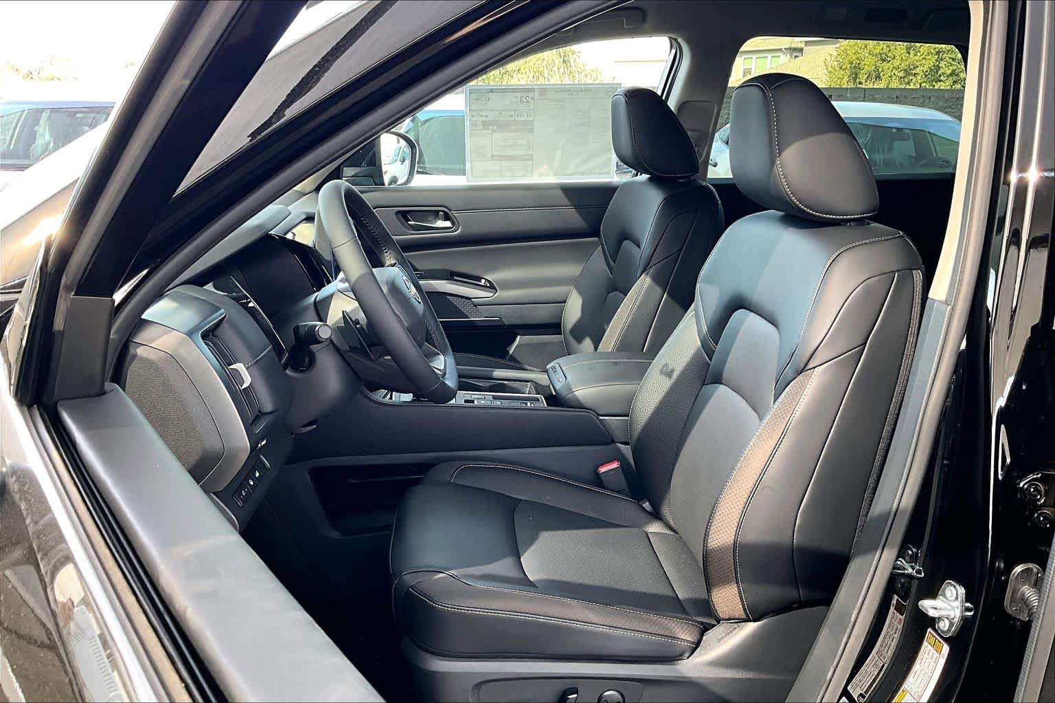 New 2026 Nissan Pathfinder SL image 15