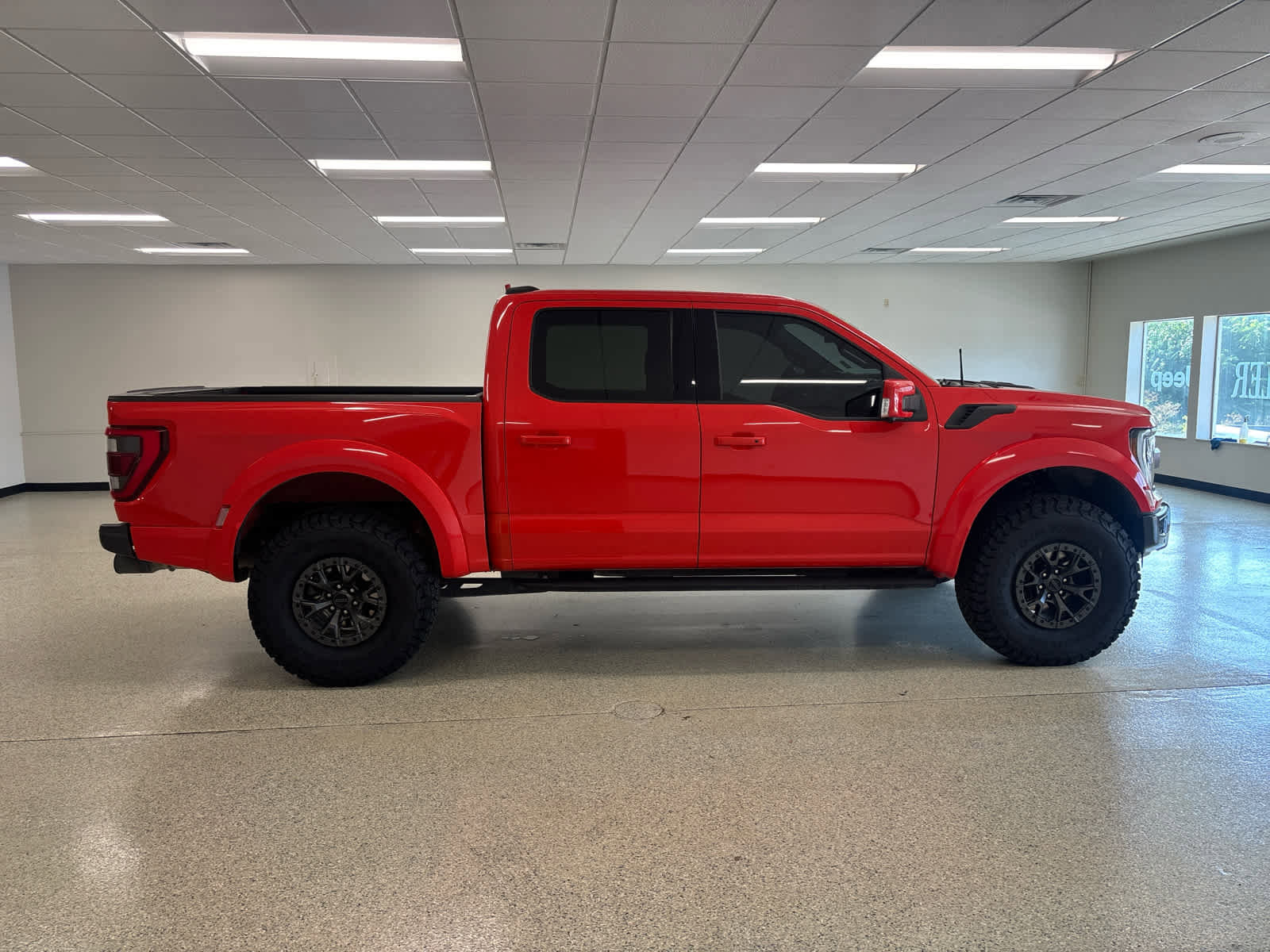 Used 2022 Ford F150 Raptor w/ Raptor 37 Performance Package AWD/4WD image 9