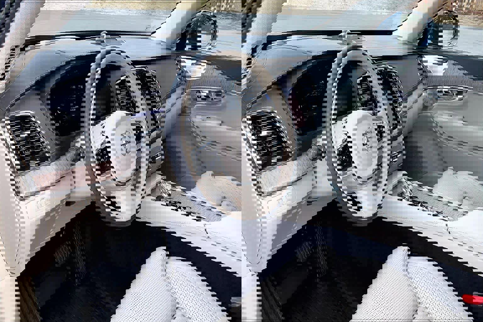 Used 2023 Volvo XC90 T8 Ultimate w/ Protection Package Premier image 17