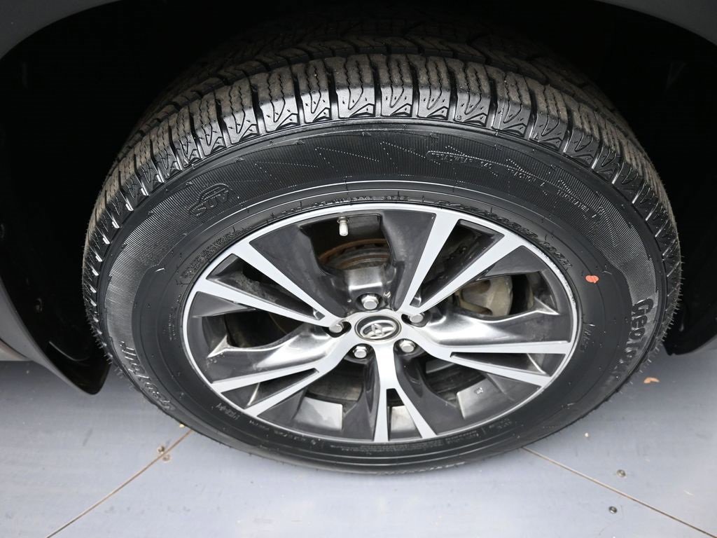 Certified 2018 Toyota Highlander LE image 13
