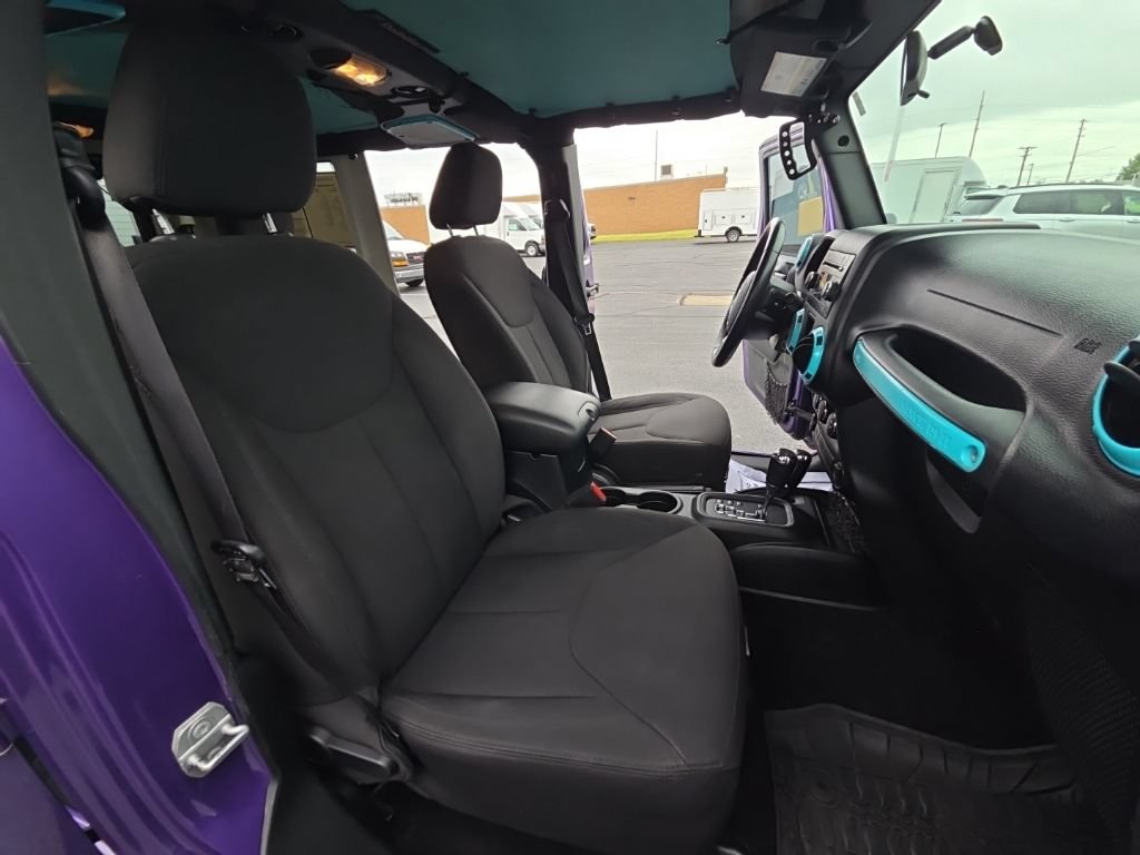 Used 2018 Jeep Wrangler Unlimited Sport w/ Connectivity Group AWD/4WD image 32