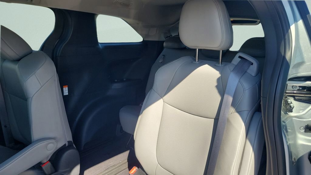 Certified 2025 Toyota Sienna XLE image 13