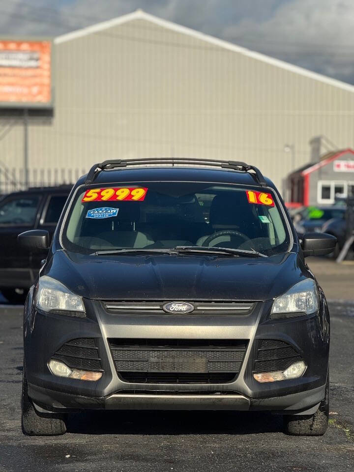 Used 2016 Ford Escape SE w/ Equipment Group 201A image 2