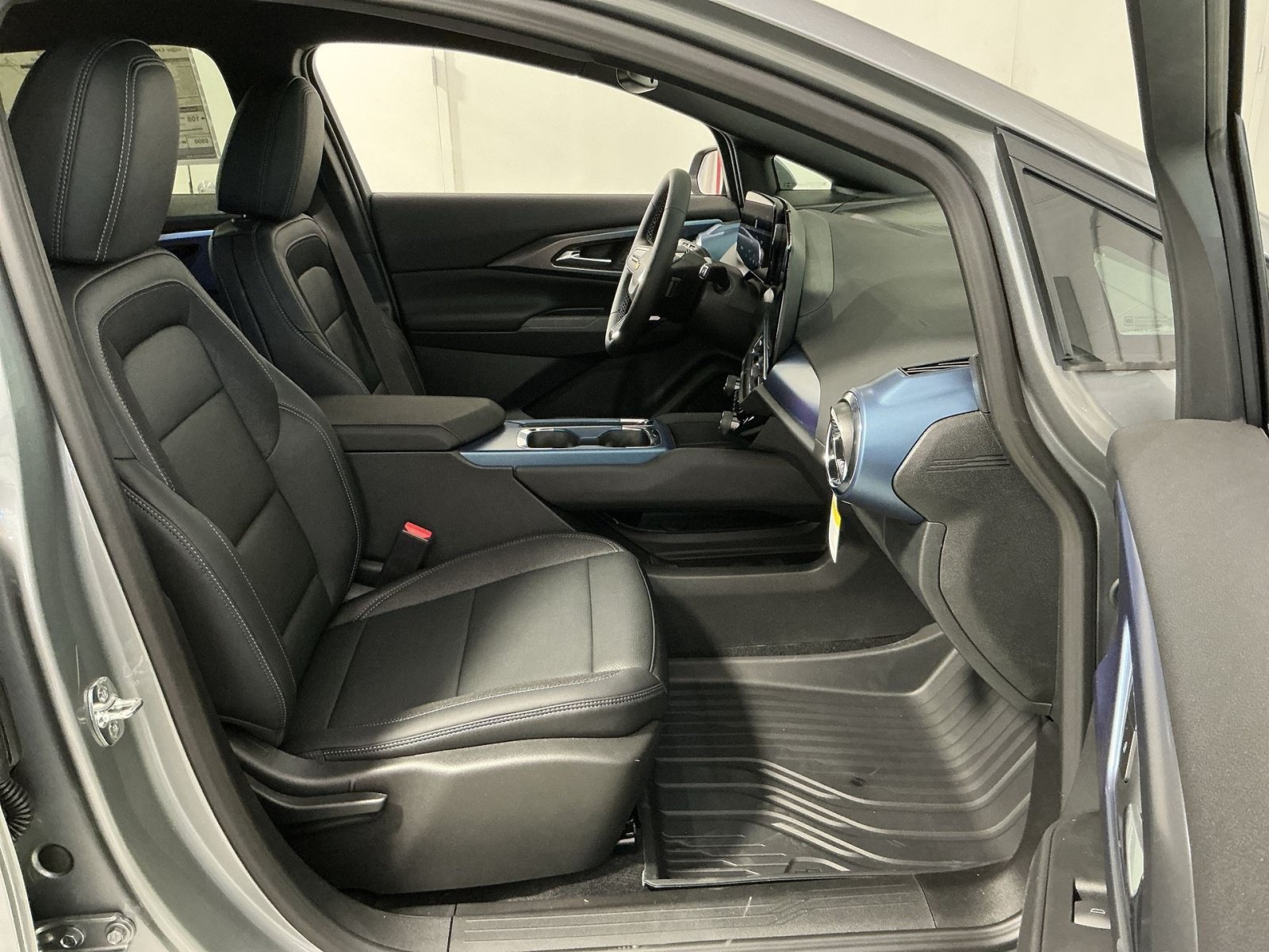 New 2026 Chevrolet Equinox EV LT FWD image 33