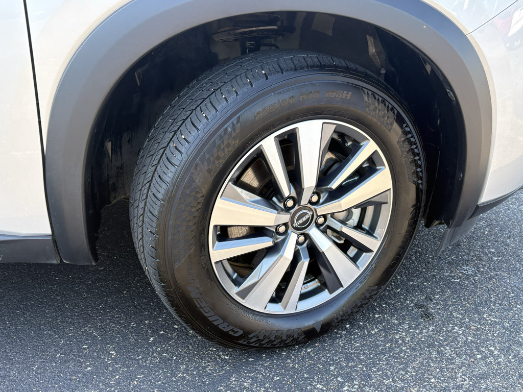 Used 2025 Nissan Pathfinder SL FWD image 5