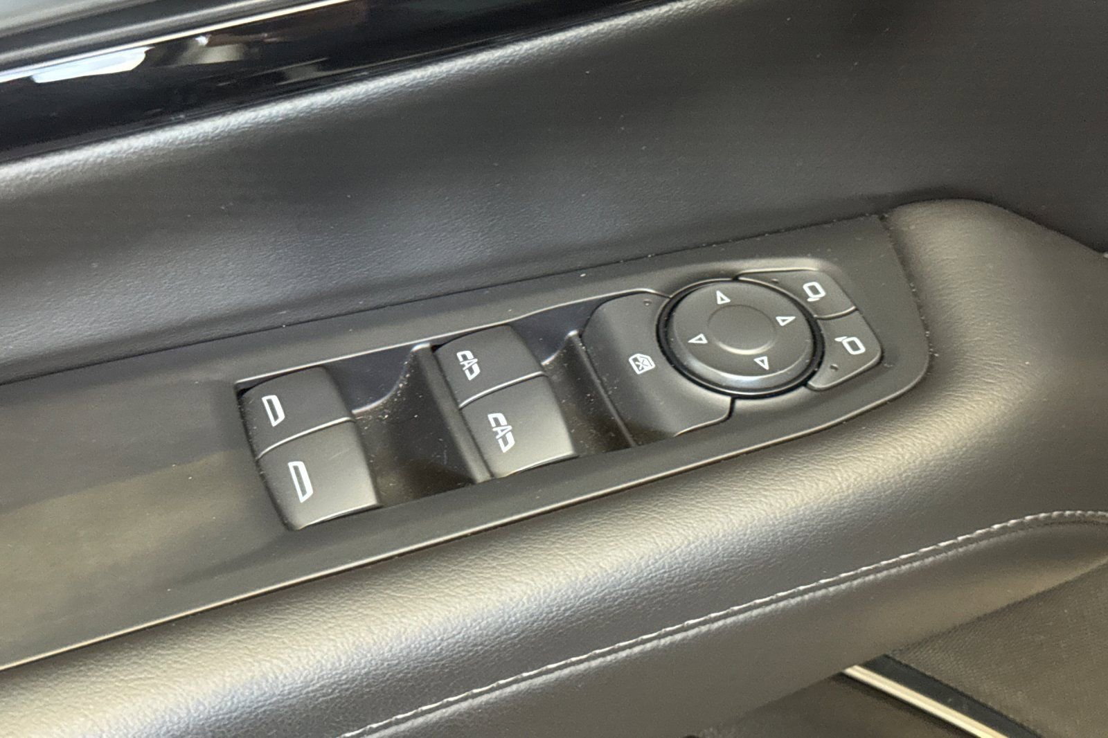 Used 2025 Chevrolet Suburban Z71 AWD/4WD image 11