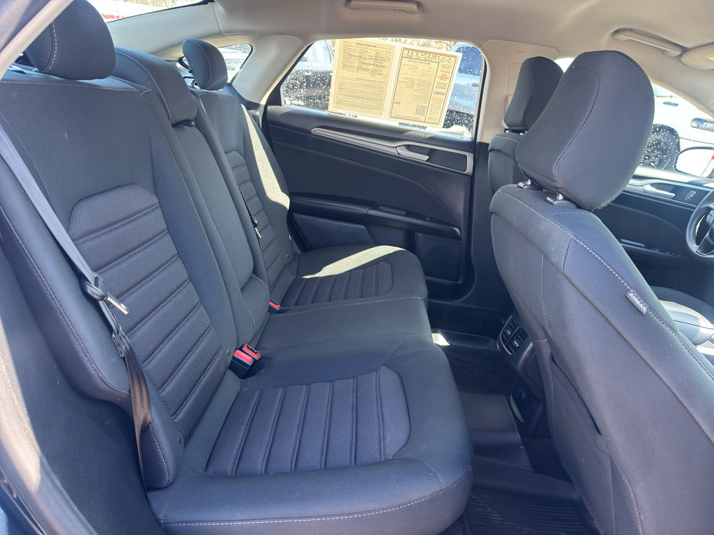 Used 2020 Ford Fusion SE image 17