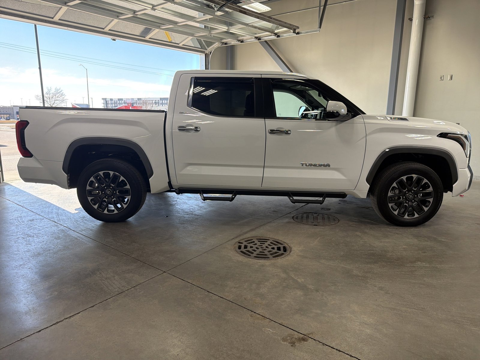 Used 2025 Toyota Tundra Limited image 8