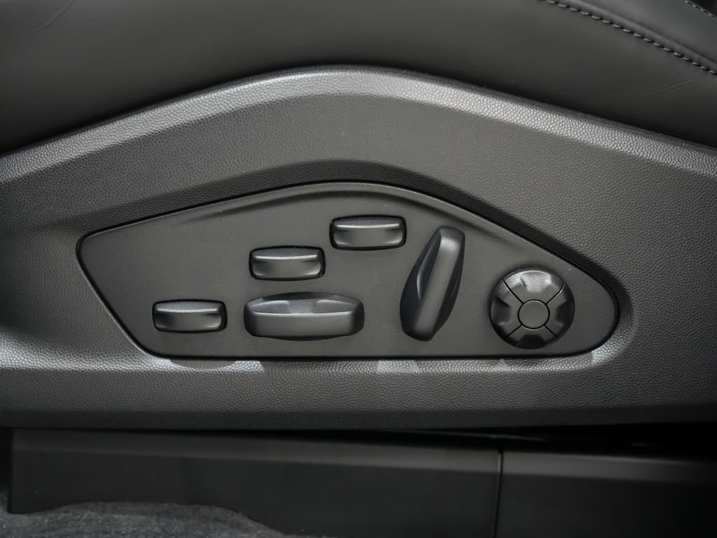 New 2026 Porsche Macan 4 Electric image 36