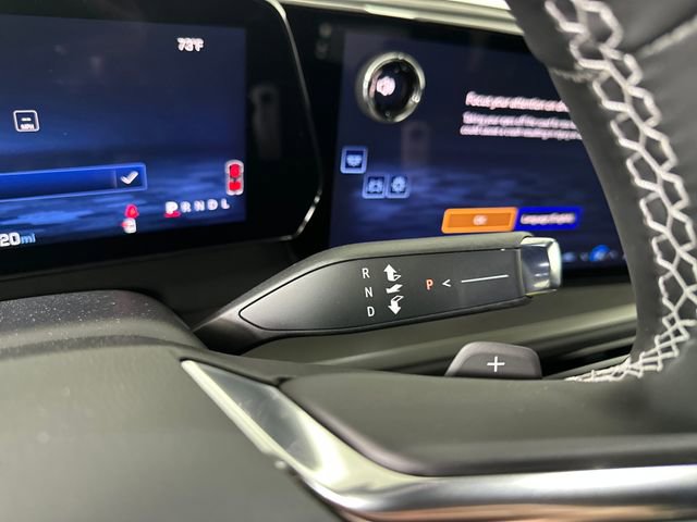 Used 2025 Chevrolet Traverse LT w/ Driver Confidence Package image 20