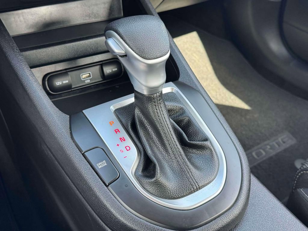 Used 2022 Kia Forte LXS image 28