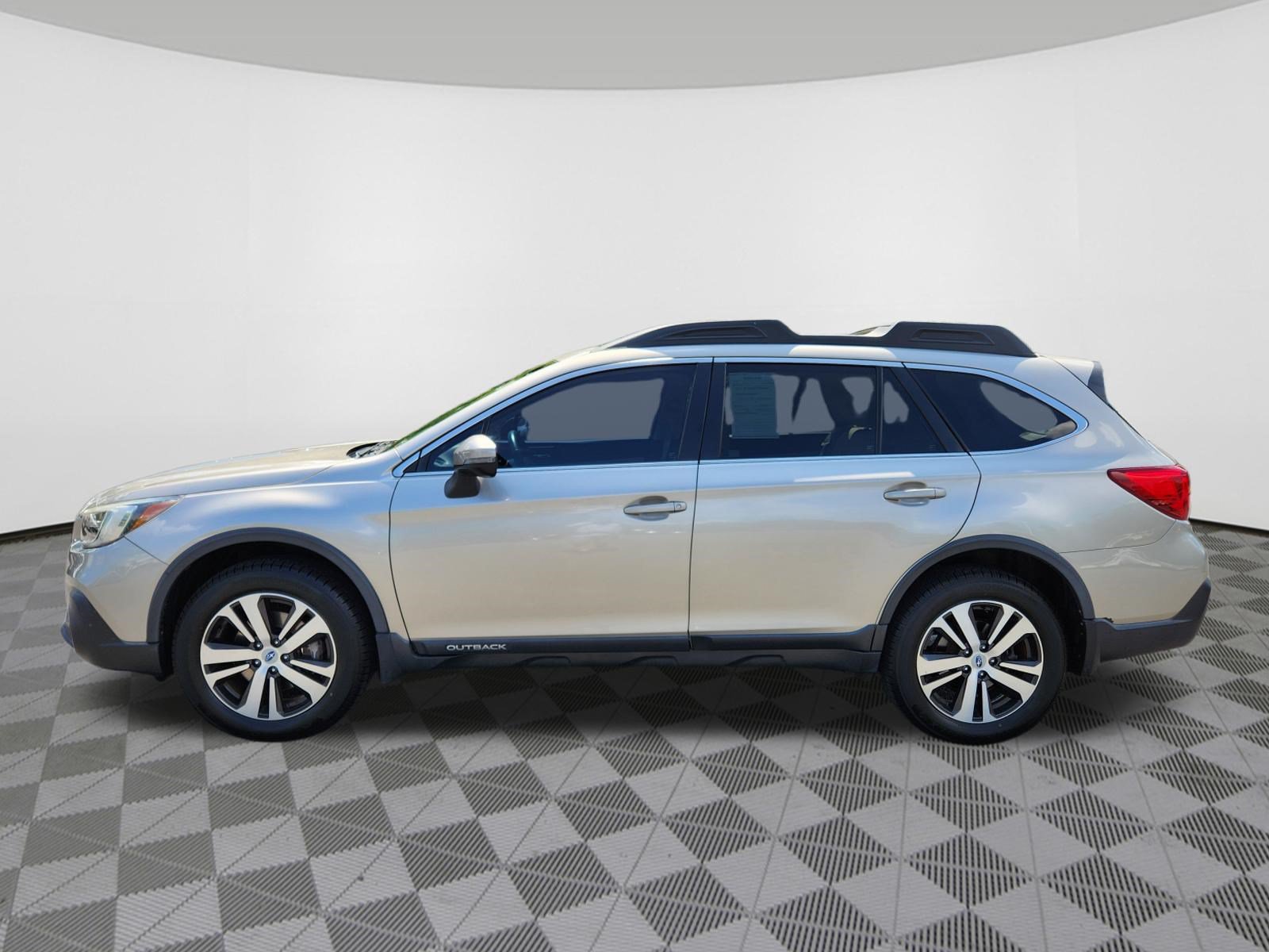 Used 2018 Subaru Outback 2.5i Limited AWD/4WD image 5