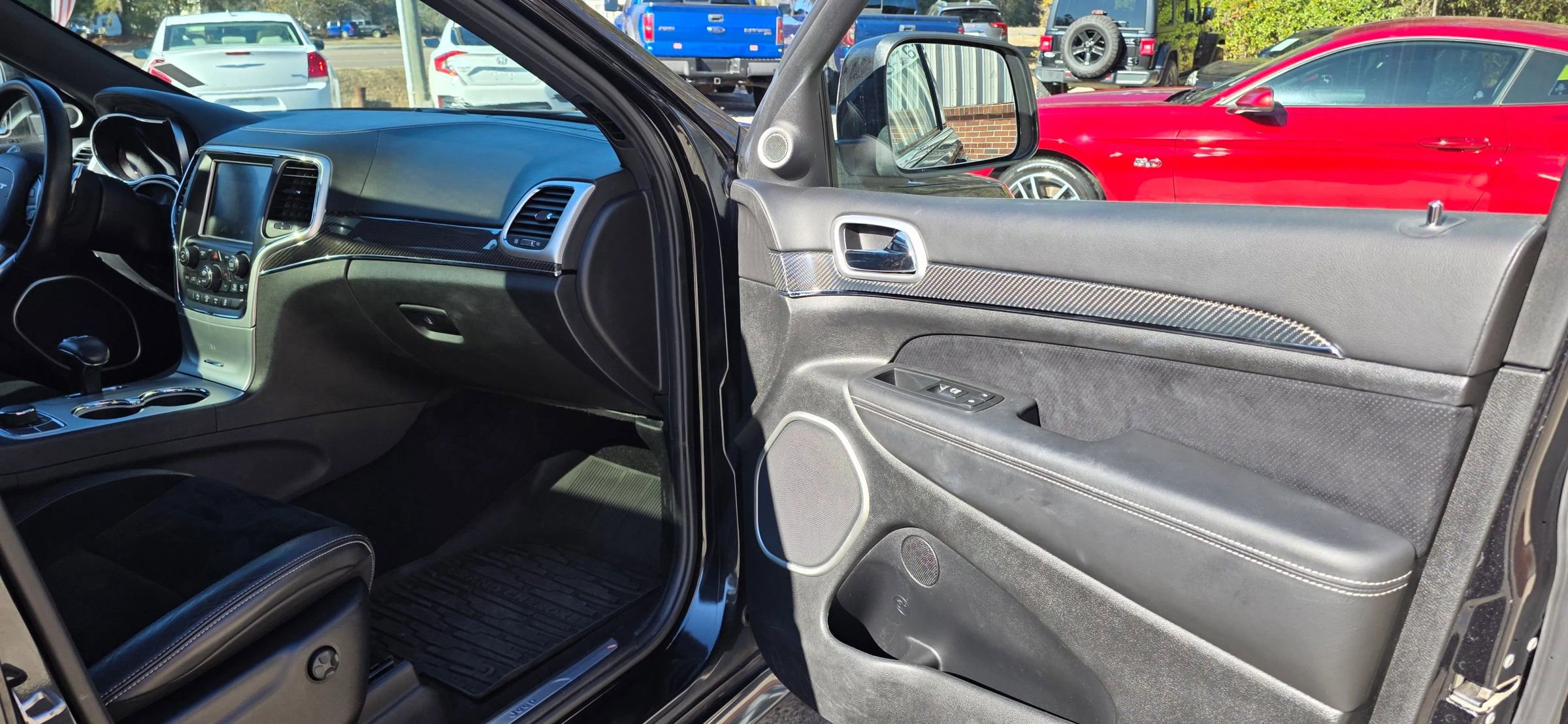 Used 2014 Jeep Grand Cherokee SRT8 w/ Luxury Group II image 16