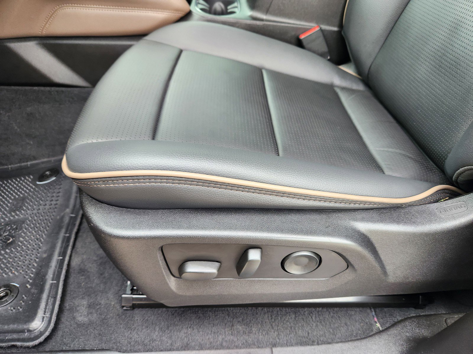 Used 2024 GMC Canyon Denali image 22