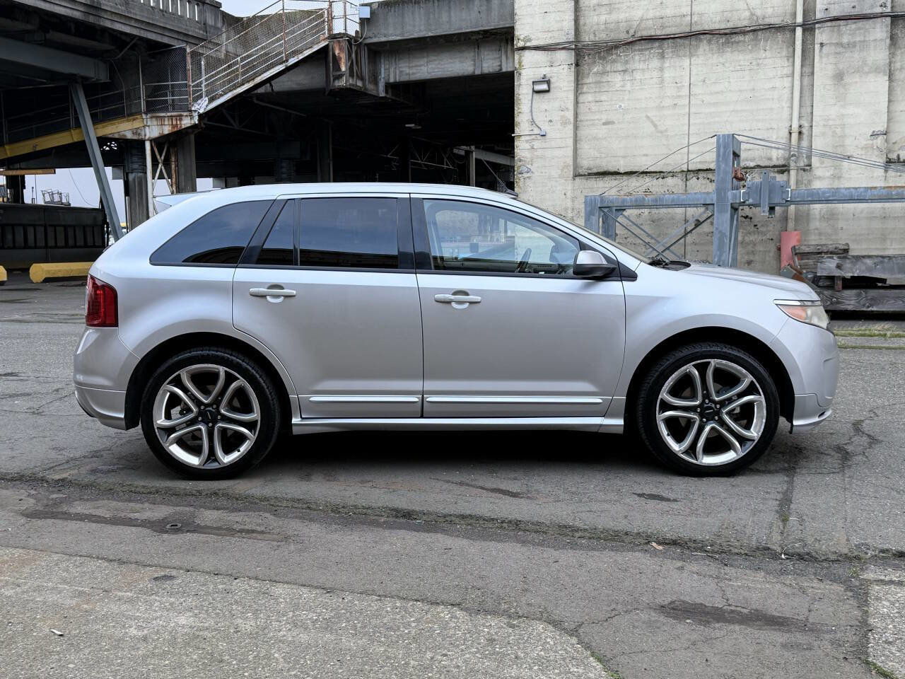 Used 2011 Ford Edge Sport w/ Driver Entry Pkg image 13