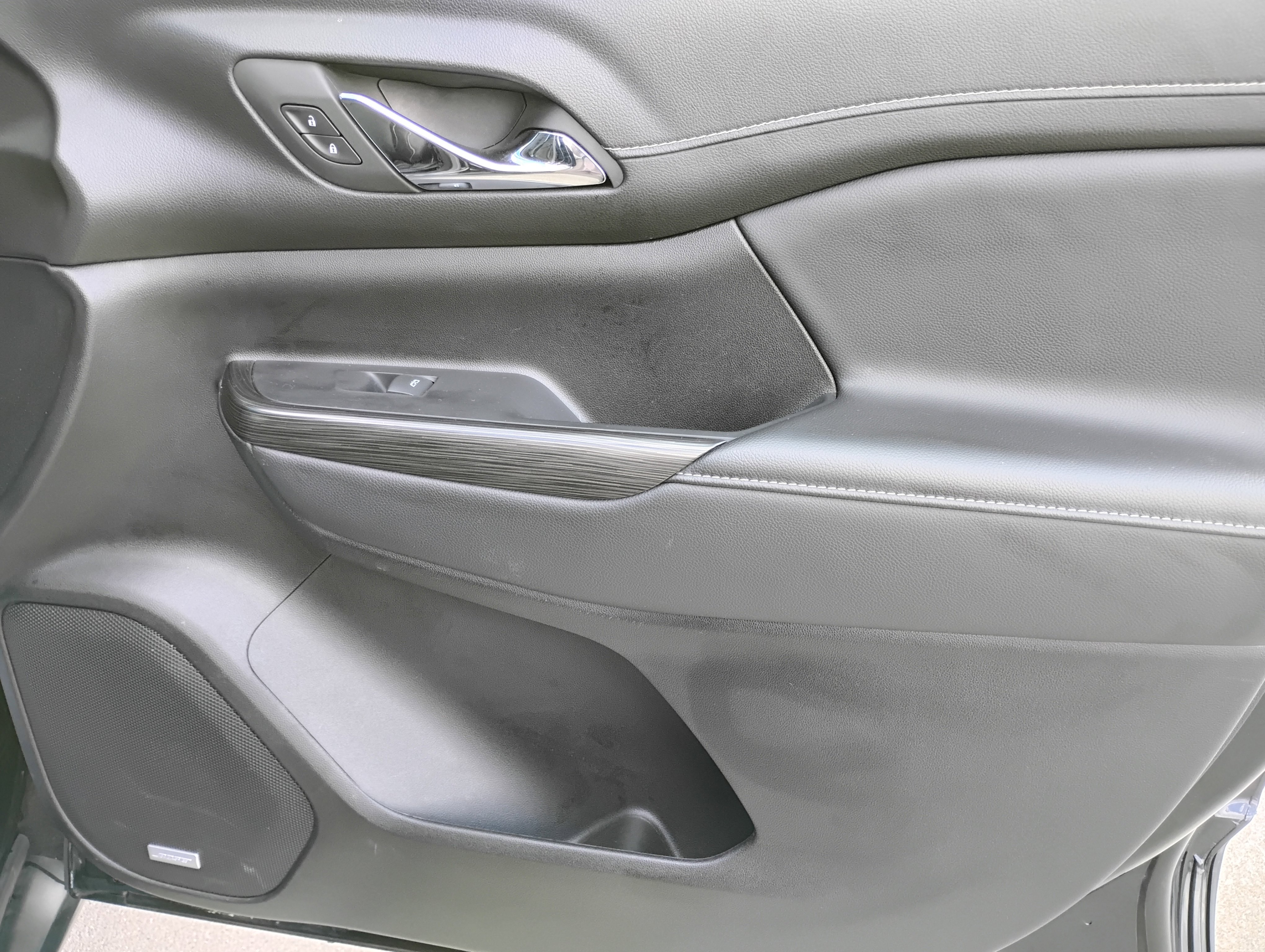 Used 2023 GMC Acadia SLT w/ LPO, Floor Liner Package FWD image 20