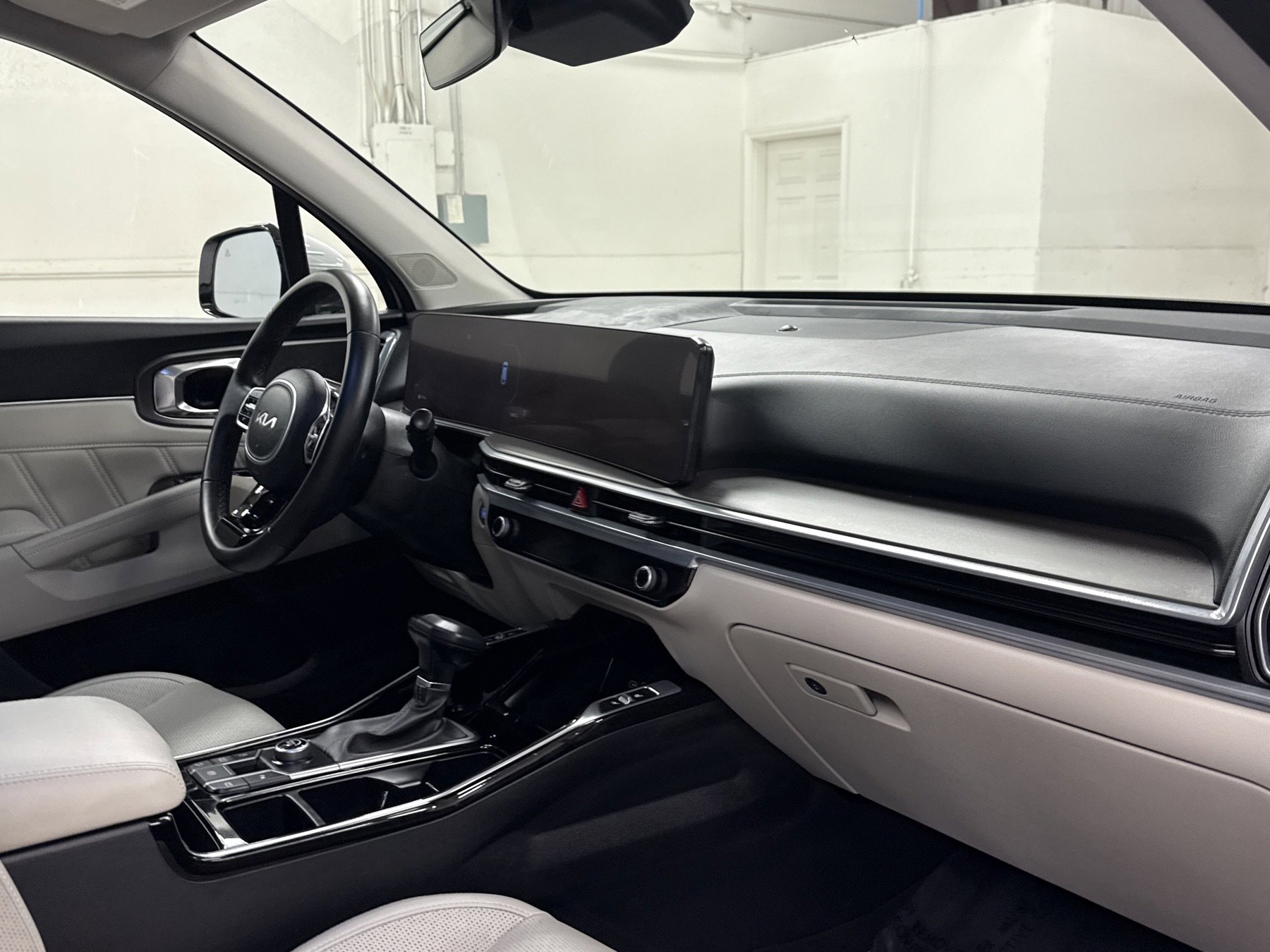 Used 2024 Kia Sorento SX image 17