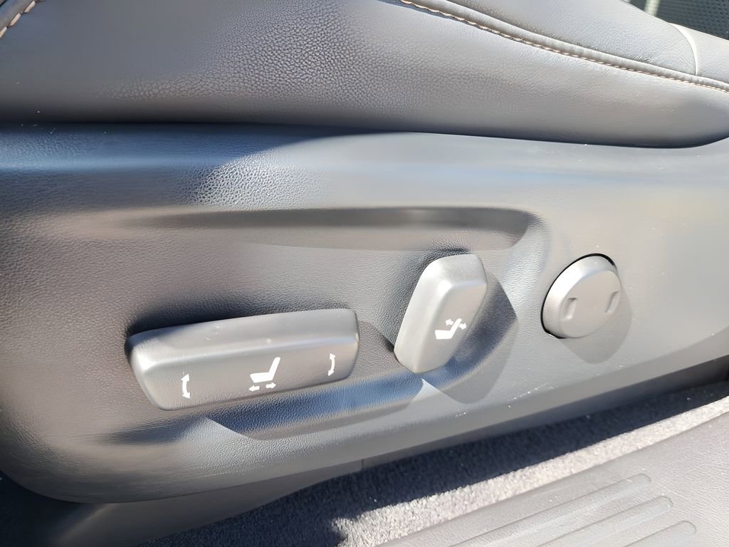 Used 2022 Lexus GX 460 Premium w/ Premium Package image 16