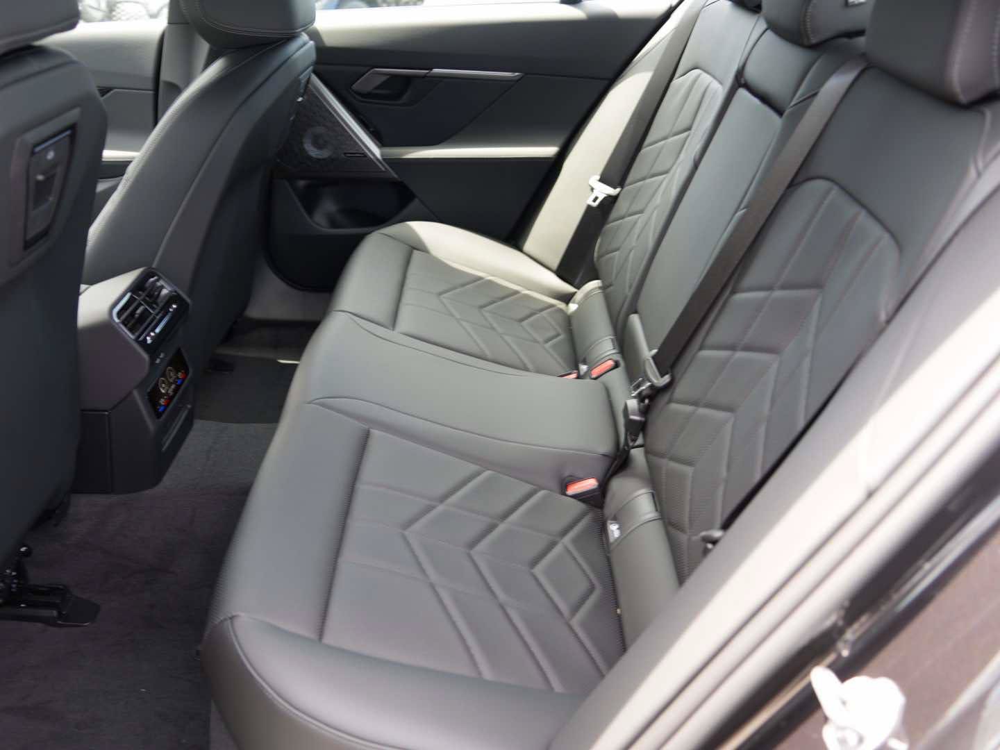 New 2026 BMW i5 M60 AWD/4WD image 11