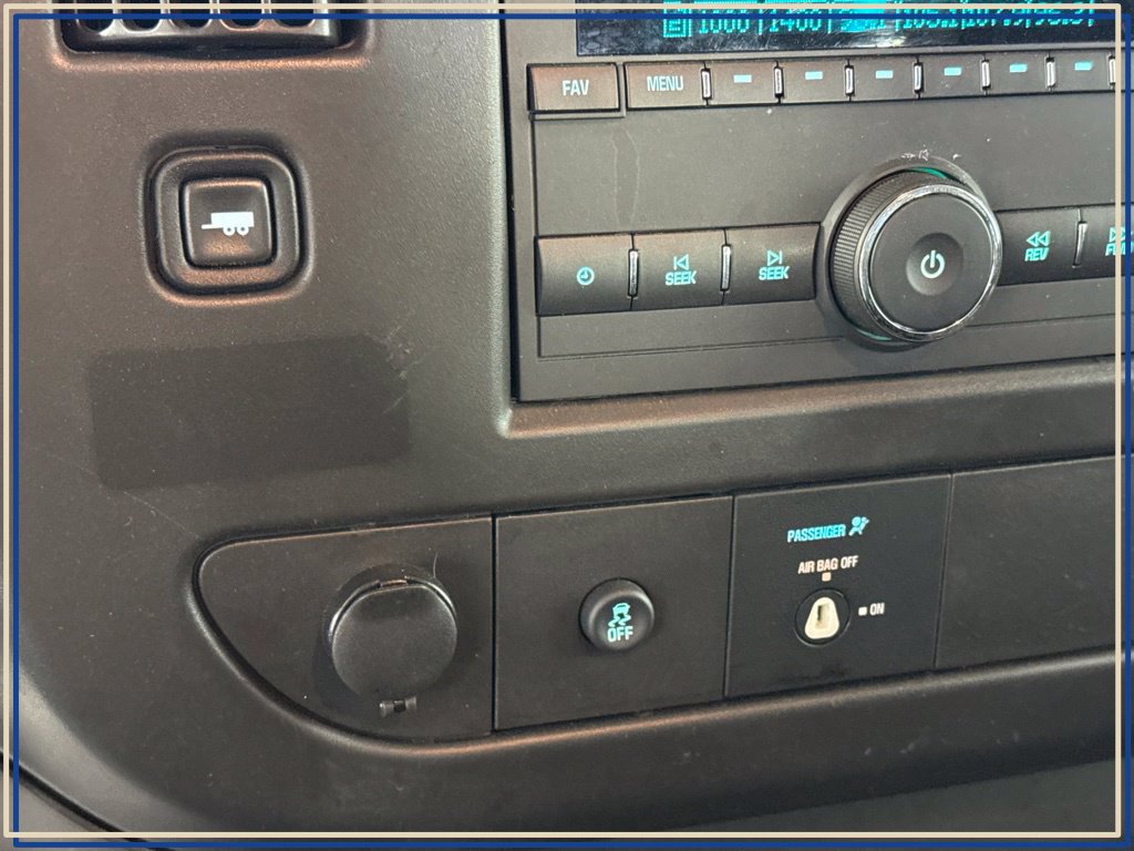 Used 2025 Chevrolet Express 2500 w/ Driver Convenience Package RWD image 27