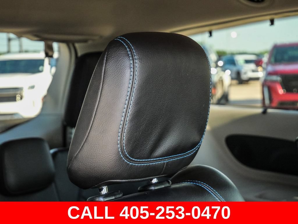 Used 2021 Chrysler Pacifica Touring-L FWD image 47