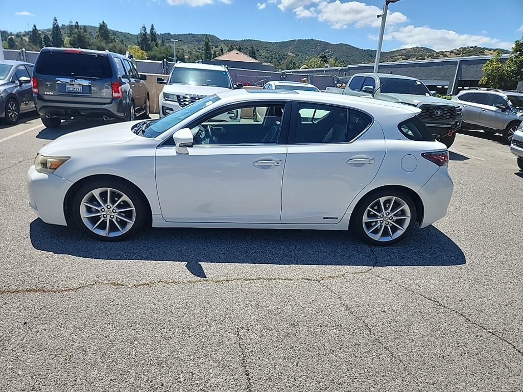 Used 2011 Lexus CT 200h Premium w/ Premium Audio Pkg image 2