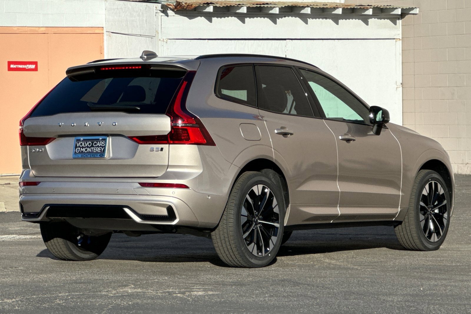 New 2026 Volvo XC60 B5 Plus w/ Climate Package image 5