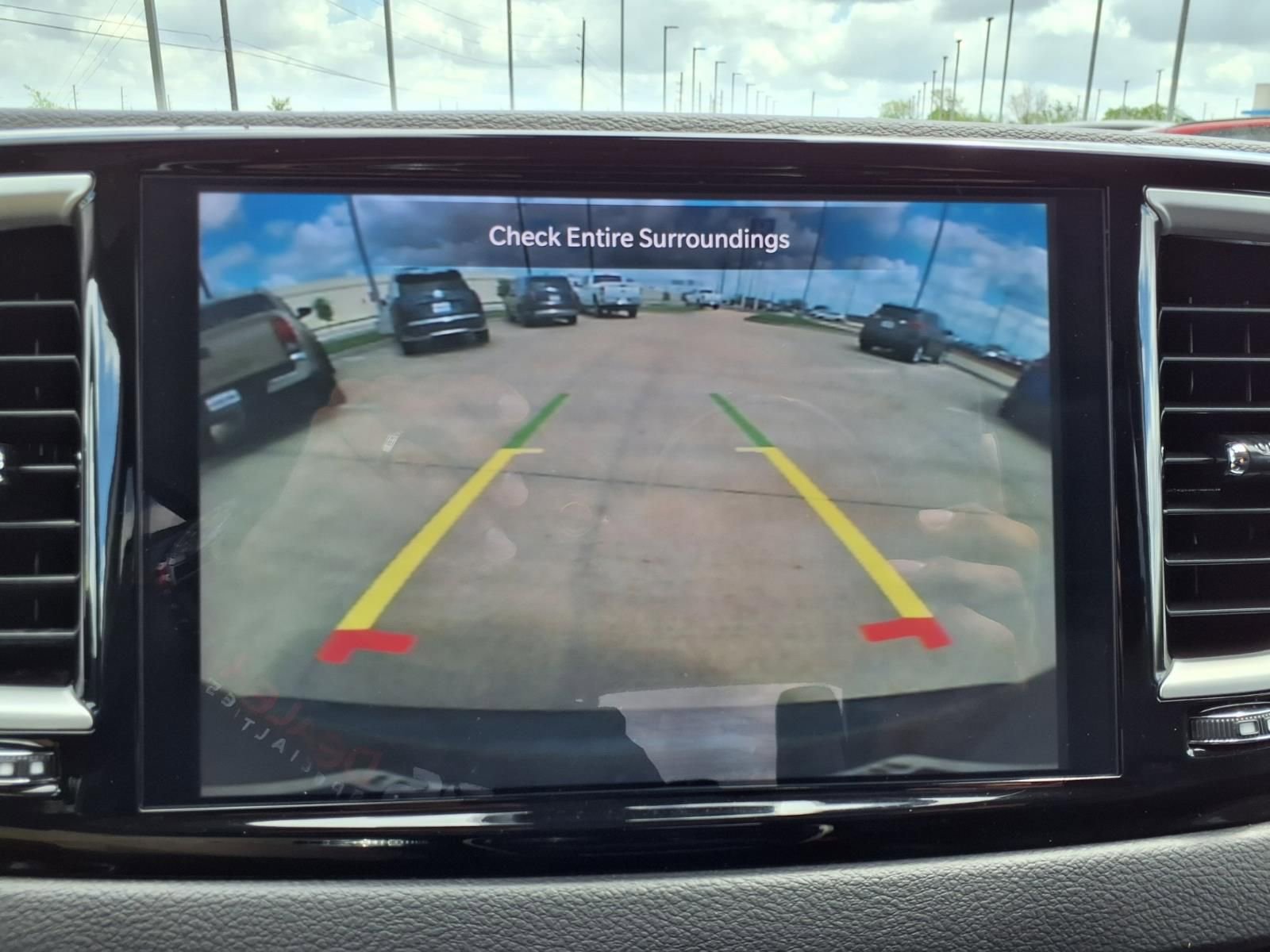 Used 2024 Chrysler Pacifica Touring-L image 10
