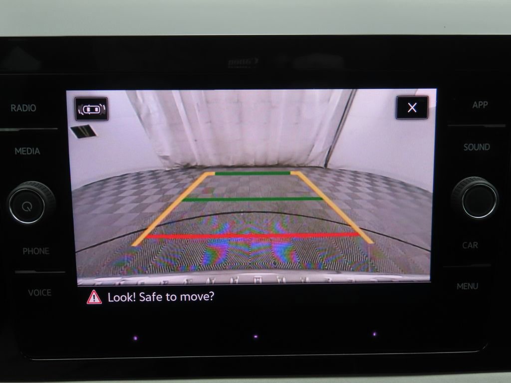 Used 2025 Volkswagen Taos SE w/ Panoramic Sunroof Package FWD image 15