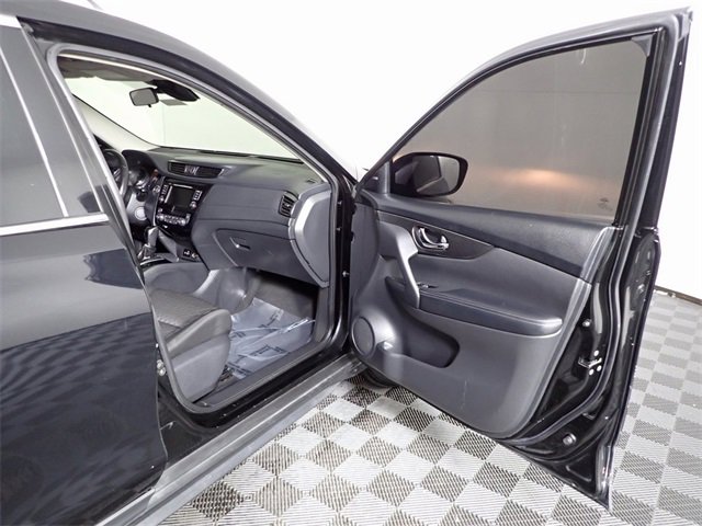 Used 2020 Nissan Rogue SV image 41